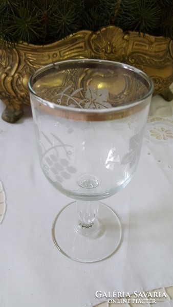 Csodaszép szőlőfürtös,aranyozott szegélyű talpas pohár 6 db.