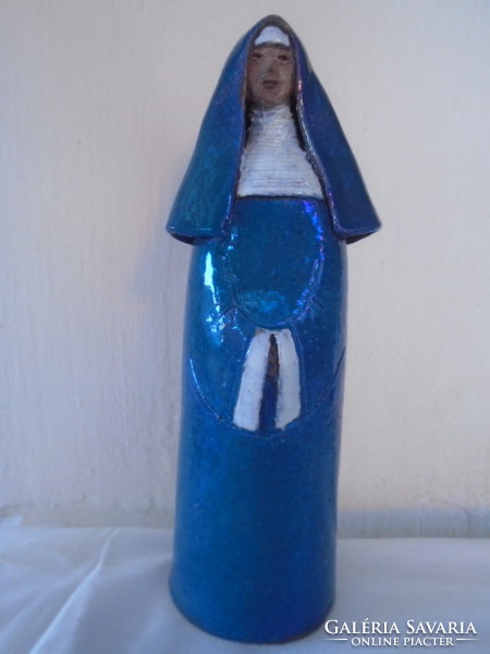 Nun statue ceramic flawless wonderful masterpiece from the early 1900s marked in 2 places
