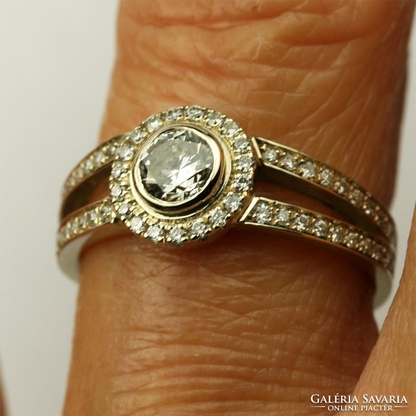 Női arany gyűrű modern csiszolású briliánssal