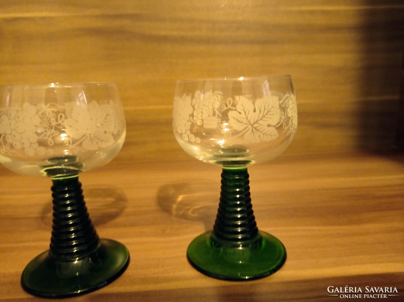 Két darab szőlő mintás pohár