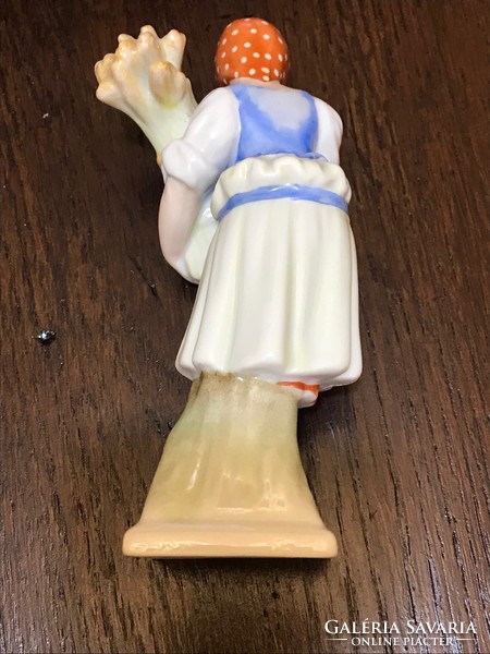 Herend porcelain knitting figure with stamp, 1943. In good condition.