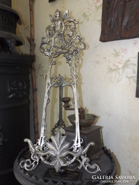 Huge Art Nouveau picture holder or bowl holder cast iron tripod is a curiosity rarity!