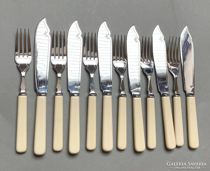 Fish tableware for six people in new condition.