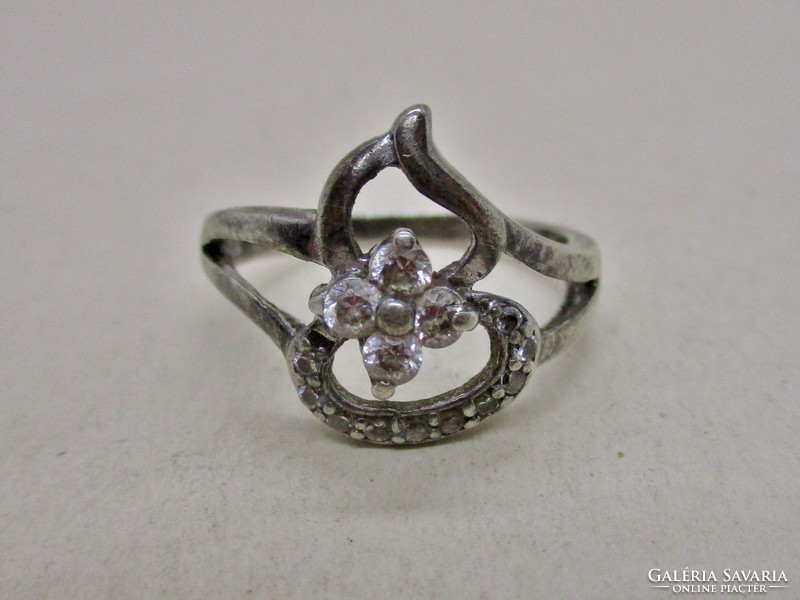 Very elegant old silver ring with white stones