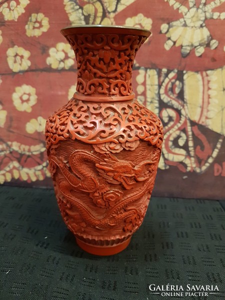 Chinese cinnabar lacquer vase