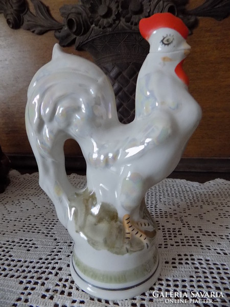 Rooster pouring