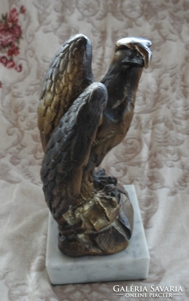 Antique Turtle - Saker Falcon bronze statue on marble pedestal