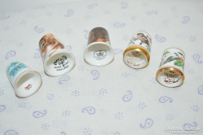5 pieces of animal-patterned porcelain from the English thimble collection