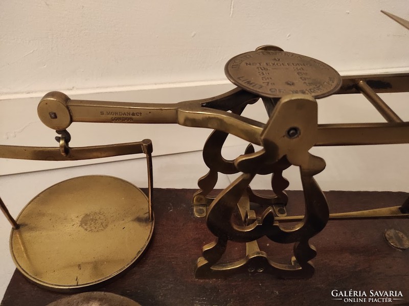 Antique postal scales with English weights postal device 673