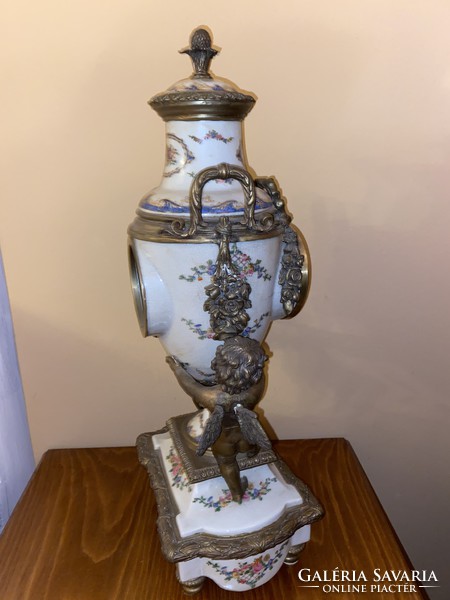 Porcelain / copper urn vase with clockwork and 2 putty two-pointed candle holders