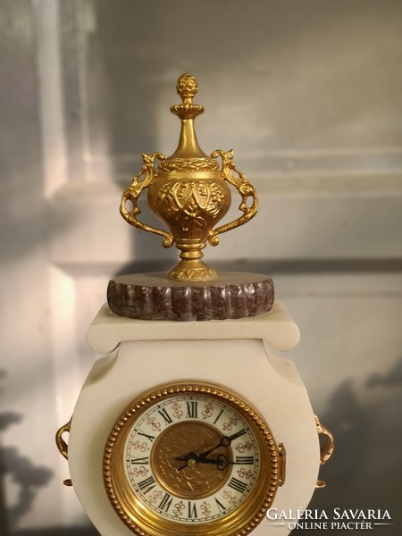 Marble fireplace clock with fire-gilded bronze candlestick
