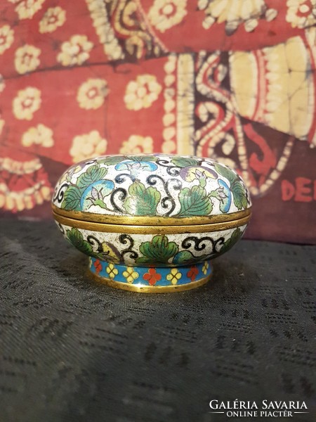 Chinese compartment enamel box