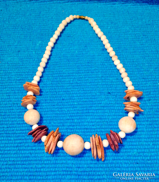 Rustic wooden necklace (68)