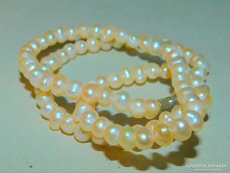 Champagne-sparkling shade of fine-grained real pearl necklace