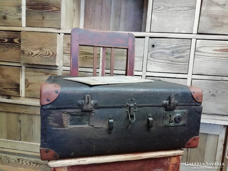 Fa bőrönd, kis méretű jelzett bőrönd, utazó koffer a 20. sz. elejéről