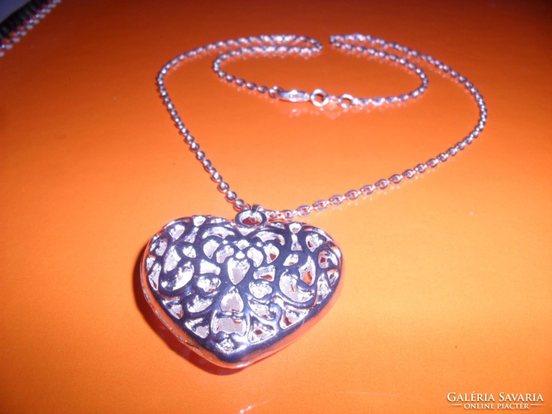 Openwork lacy heart white gold filled necklace