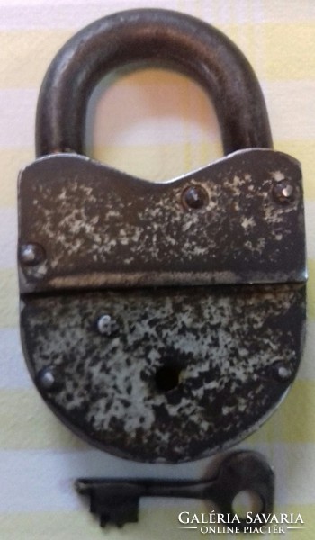 A rare, beautiful late baroque padlock, giant, 14 cm high and 80 dkg.