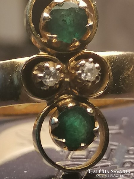 Briliáns smaragd drágaköves arany gyűrű