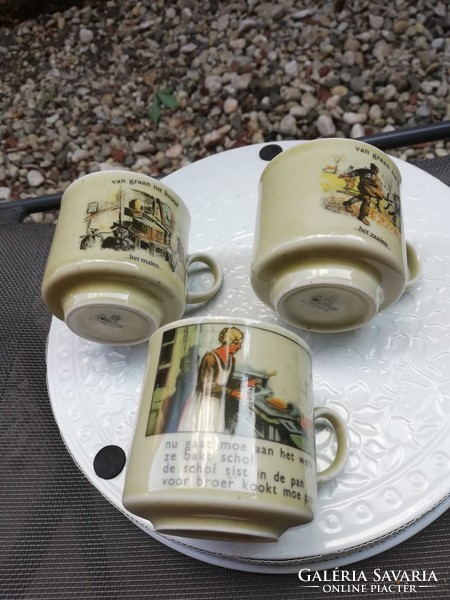 3 scene coffee cups