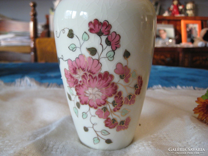 Zsolnay , kézzel festett váza ,    8 x 17   cm