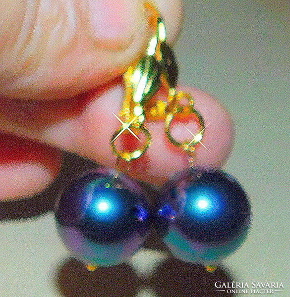 Midnight peacock in shades of pearl with gold gold filled earrings