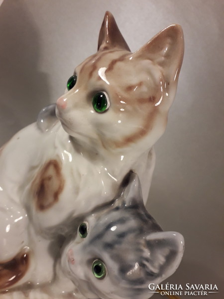 Grafenthal porcelain kitten figurine indicated by night mood lamp