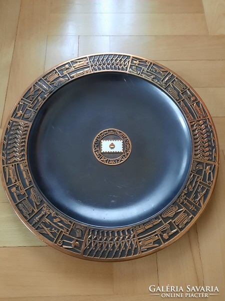 Bronze bowl with cooper coat of arms