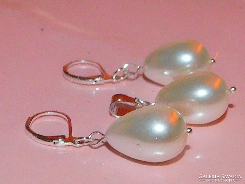 Off-white shell pearl drop pearl earrings and pendant set