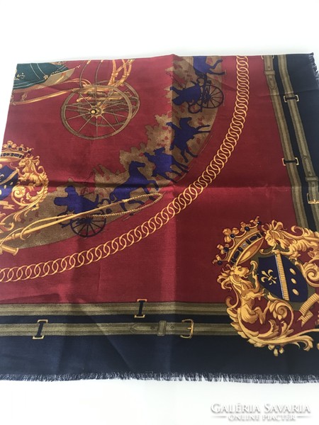 Wool effect acrylic scarf with coat of arms and carriage pattern, 100 x 100 cm