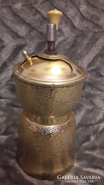 Retro coffee grinder (l2047)