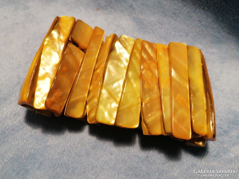 Aranysárga színű gyögyház karkötő (88)