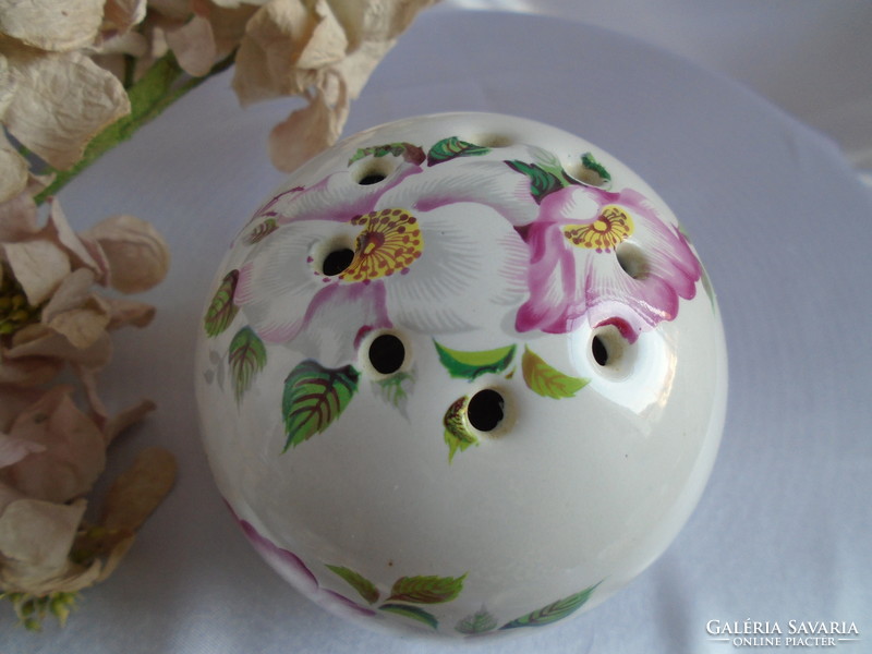 English wild rose potpourri holder, scented porcelain.
