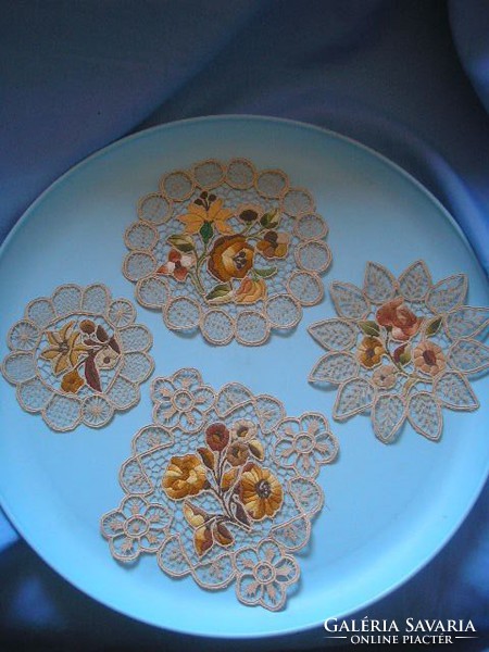 N11 Art Nouveau hand beaten lace tablecloths plus ornament stitching 4 pcs in one collector's rarity