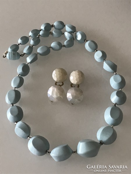 Retro light blue necklace with pearl clips