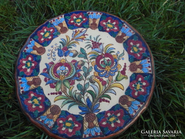 The size of Zsolnay's antique large wall plate is determined by the size indicated: 27 cm is flawless