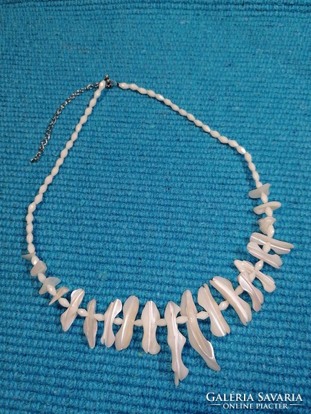 Mother of pearl necklaces (108)