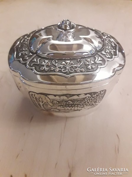 Silver-plated jewelry box decorated with beautiful patterns