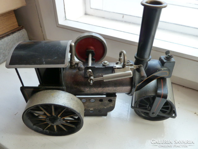 Steam road roller