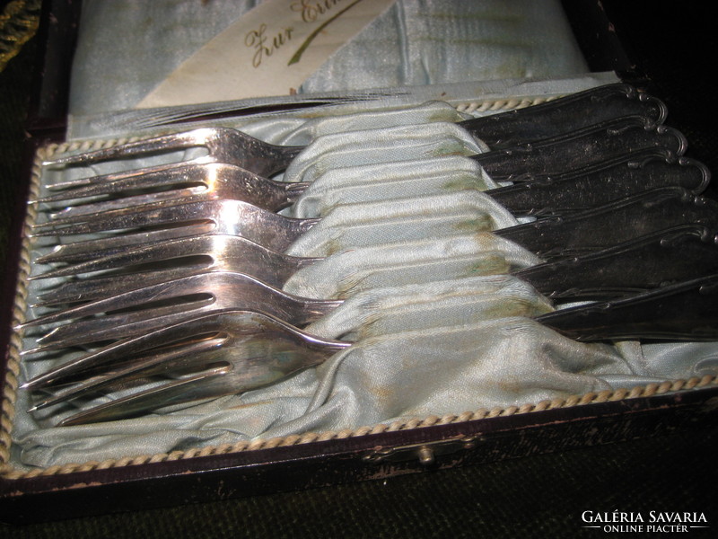 Antik ezüstözött  ( 90 )  sütis villák   16 cm hosszúak    dísz dobozukban