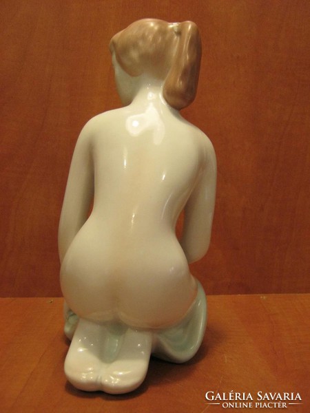 Aquincumi porcelán női akt 22 cm