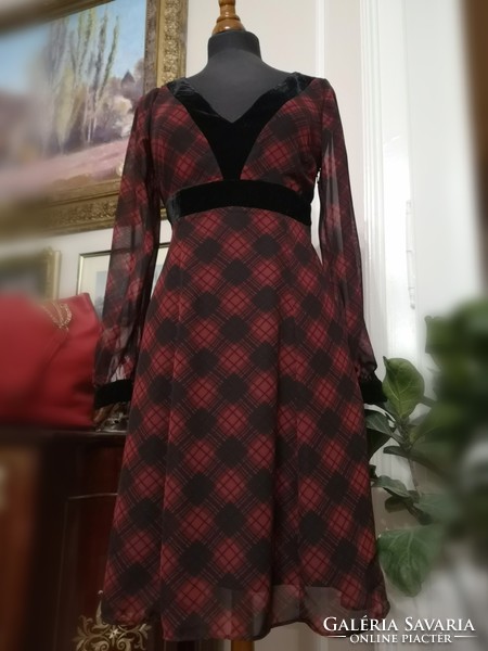 Scottish plaid f & f 38, casual muslin dress with black contrast