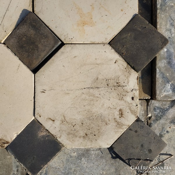 White-butter octagonal ceramic tile covering with black companion