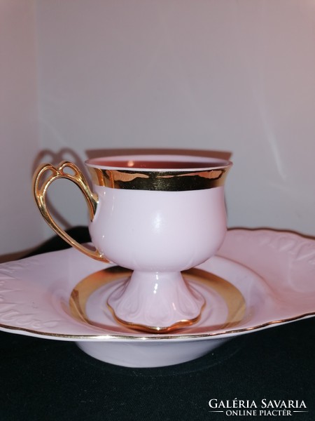 Porcelain cocoa cup with cake base