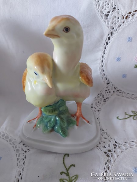 Figure of Herend chicks