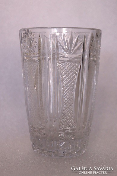 Metszett kristály váza, 15,5 cm magas, 10 cm széles