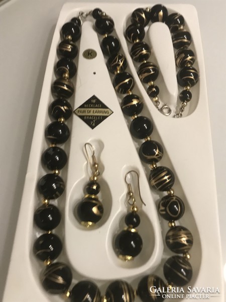 Black and gold designer jewelry set