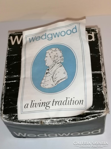 Wedgwood porcelán ékszertartó doboz, eredeti certifikációval