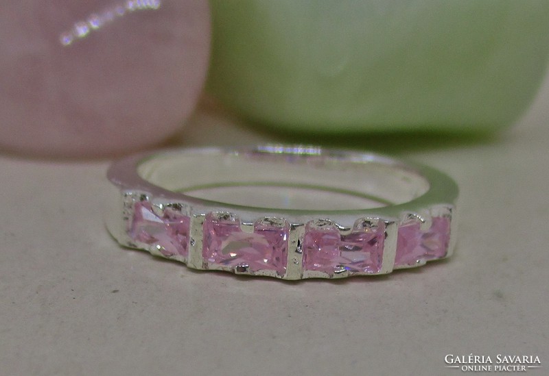 Nagyon elegáns rózsaszín köves ezüst karikagyűrű