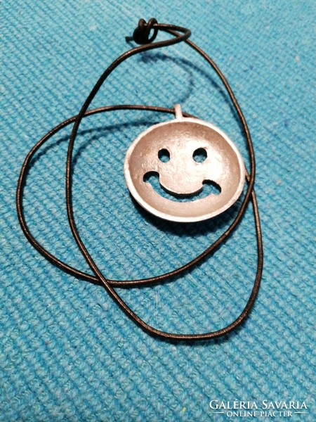 Smiley pendant (175)