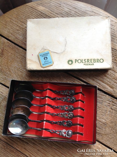 Old polsrebro polish in small spoons in a box